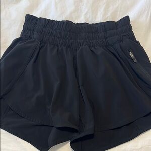 Lululemon hotty hoy Black Women's Shorts size 4